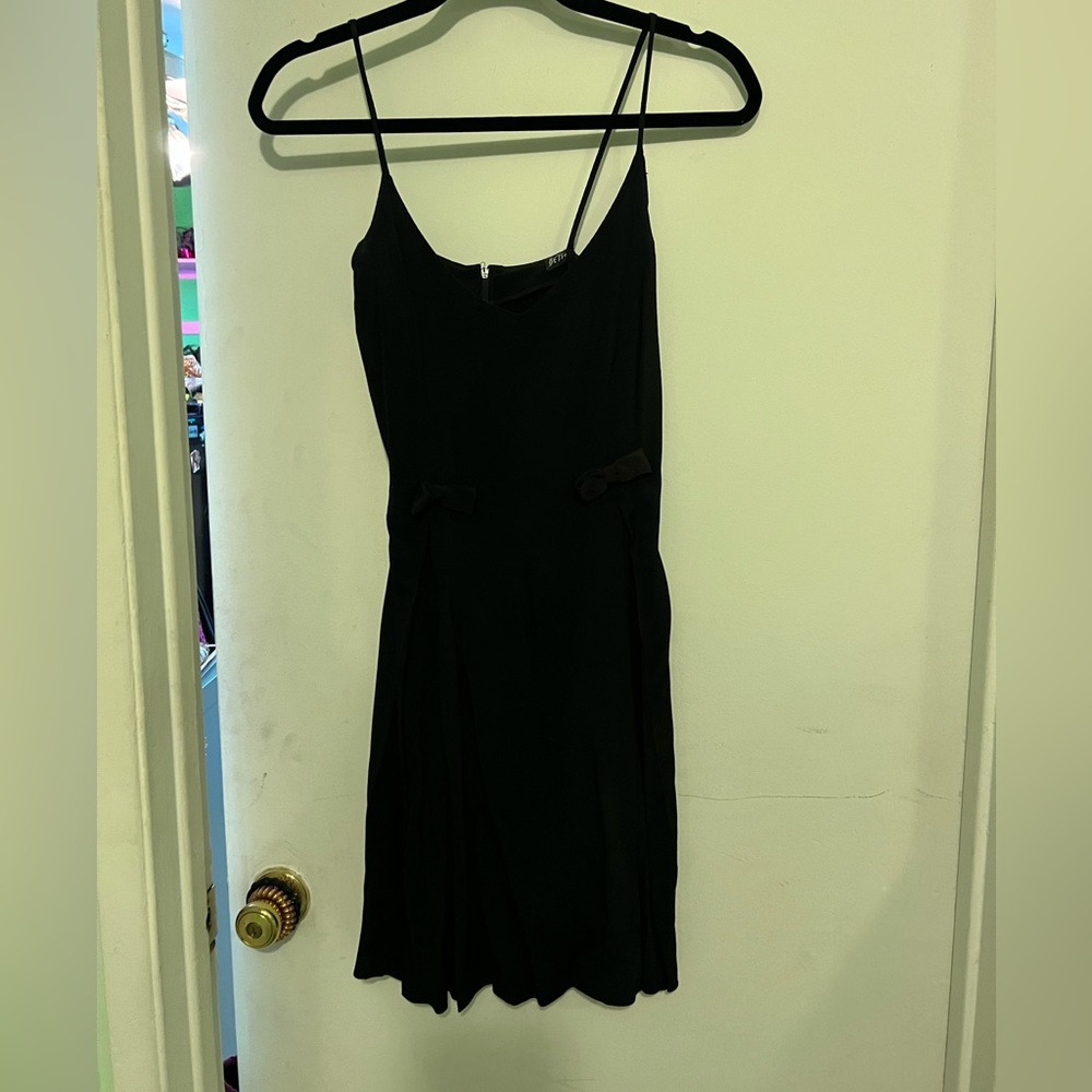 Betsey Johnson vintage black pleated minidress with front bow accents💗